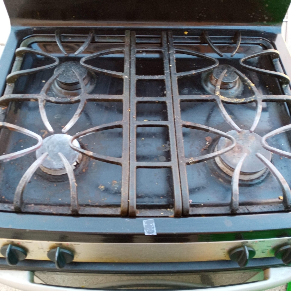 Stove - Picture 2 of 3